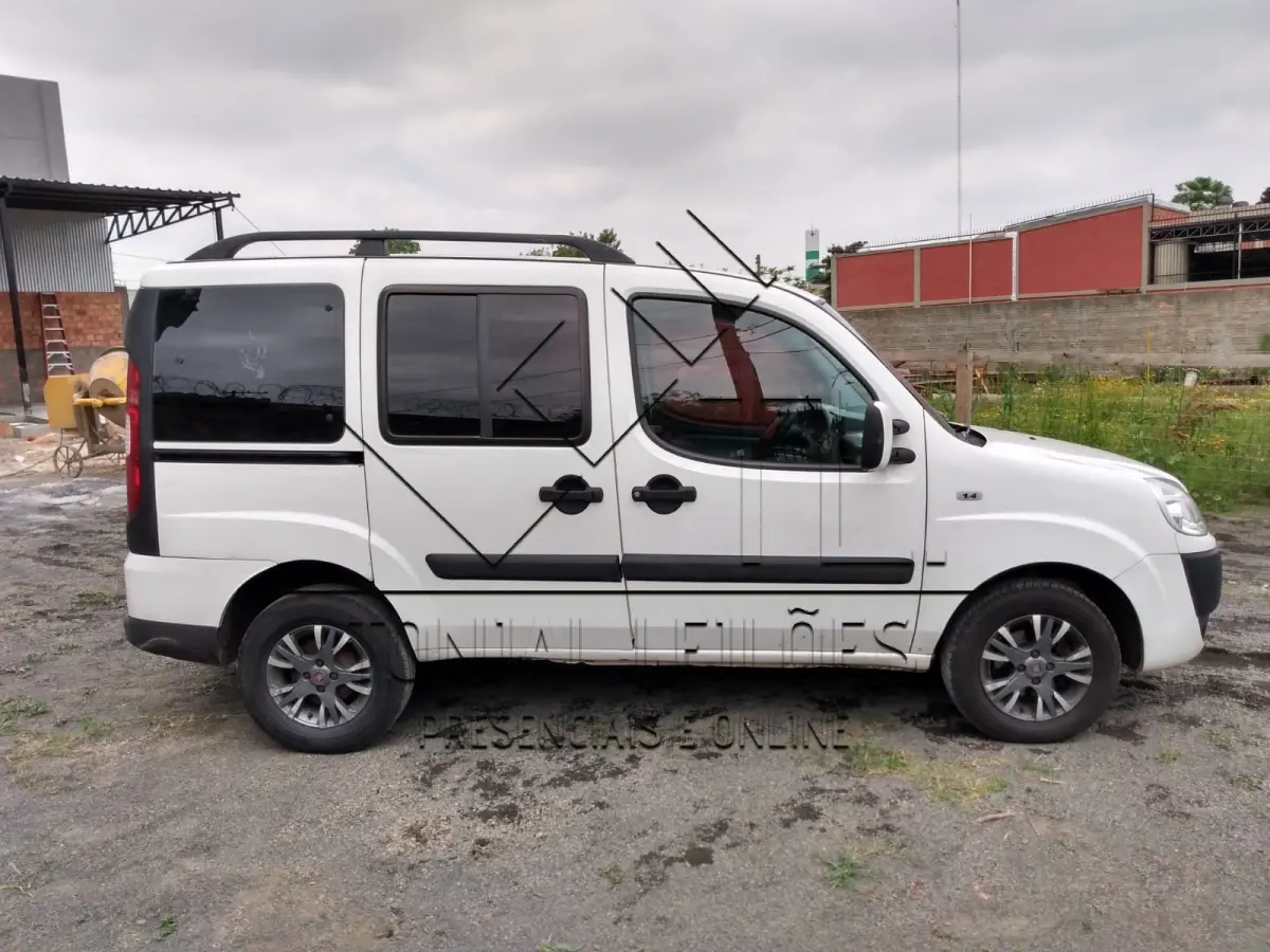LOTE 010 - FIAT DOBLO ATTRACTIVE 1.4