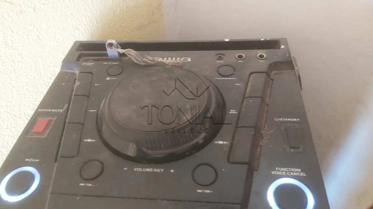 LOTE 002 - CAIXA DE SOM AIWA