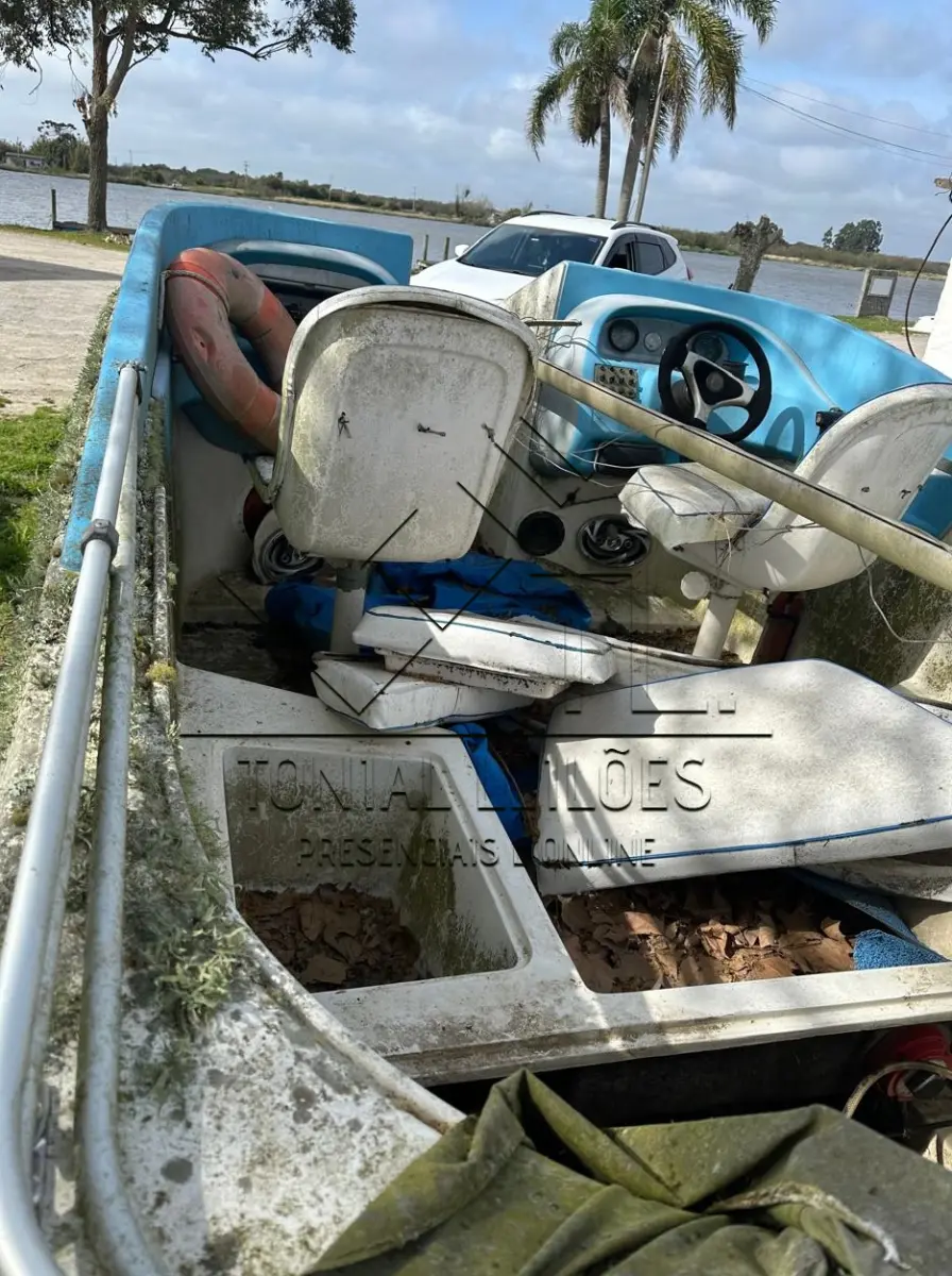 LOTE 000 - LANCHA YAVEH