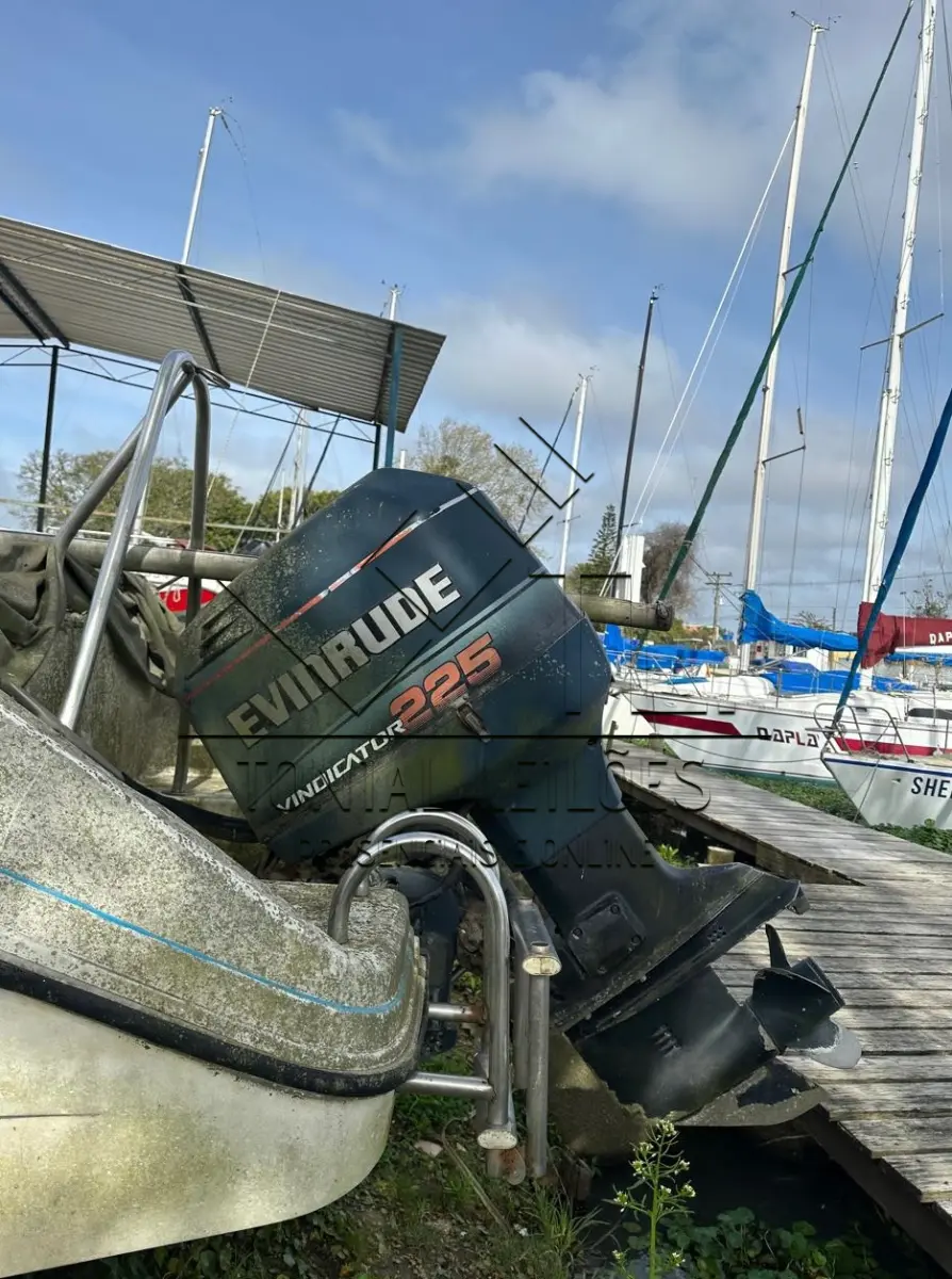 LOTE 000 - LANCHA YAVEH