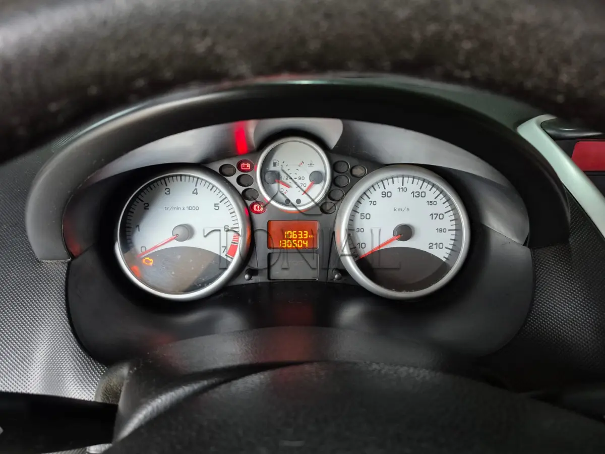 LOTE 000 - PEUGEOT 207 ESCAPADE