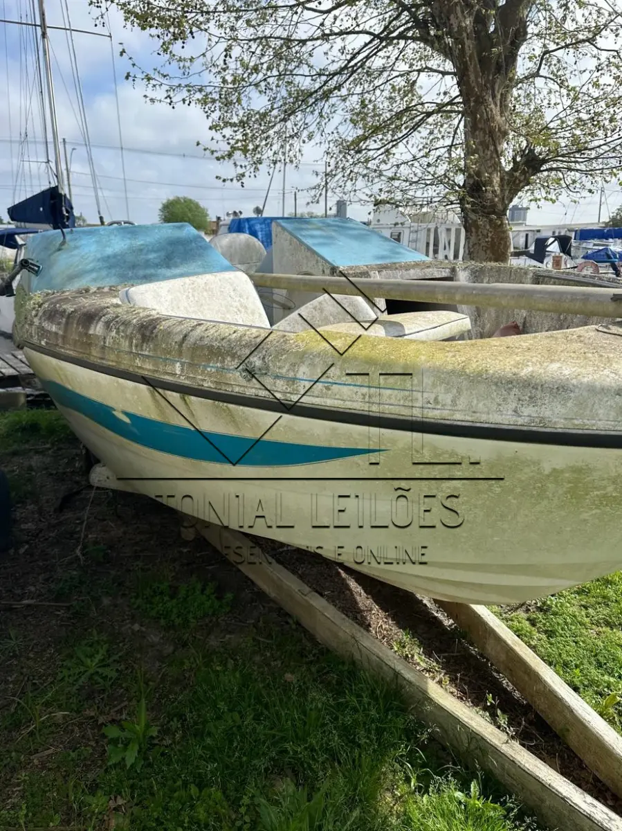 LOTE 000 - LANCHA YAVEH