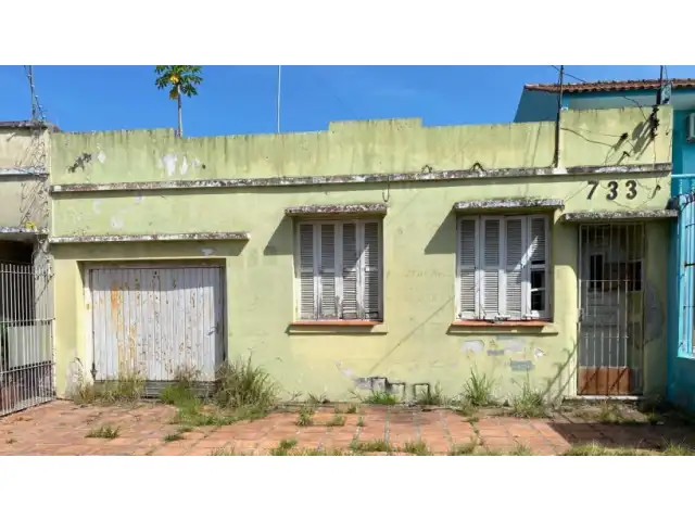 CASA - RUA RAFAEL PINTO BANDEIRA 733- PELOTAS - RS