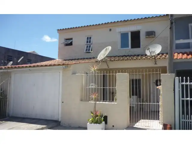 CASA - RUA ANA TERRA 782 - PELOTAS - RS