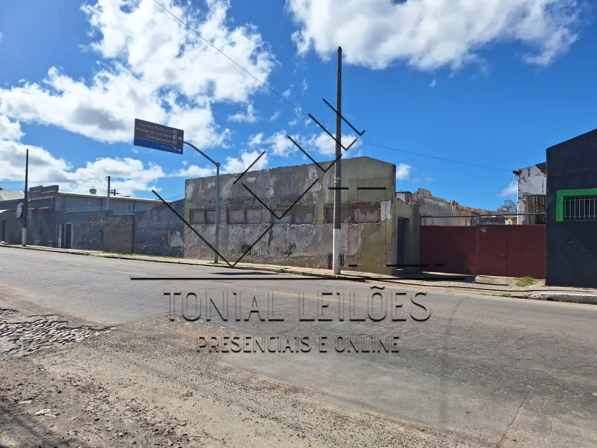 LOTE 002 - Imóvel situado na Rua Manduca Rodrigues 752