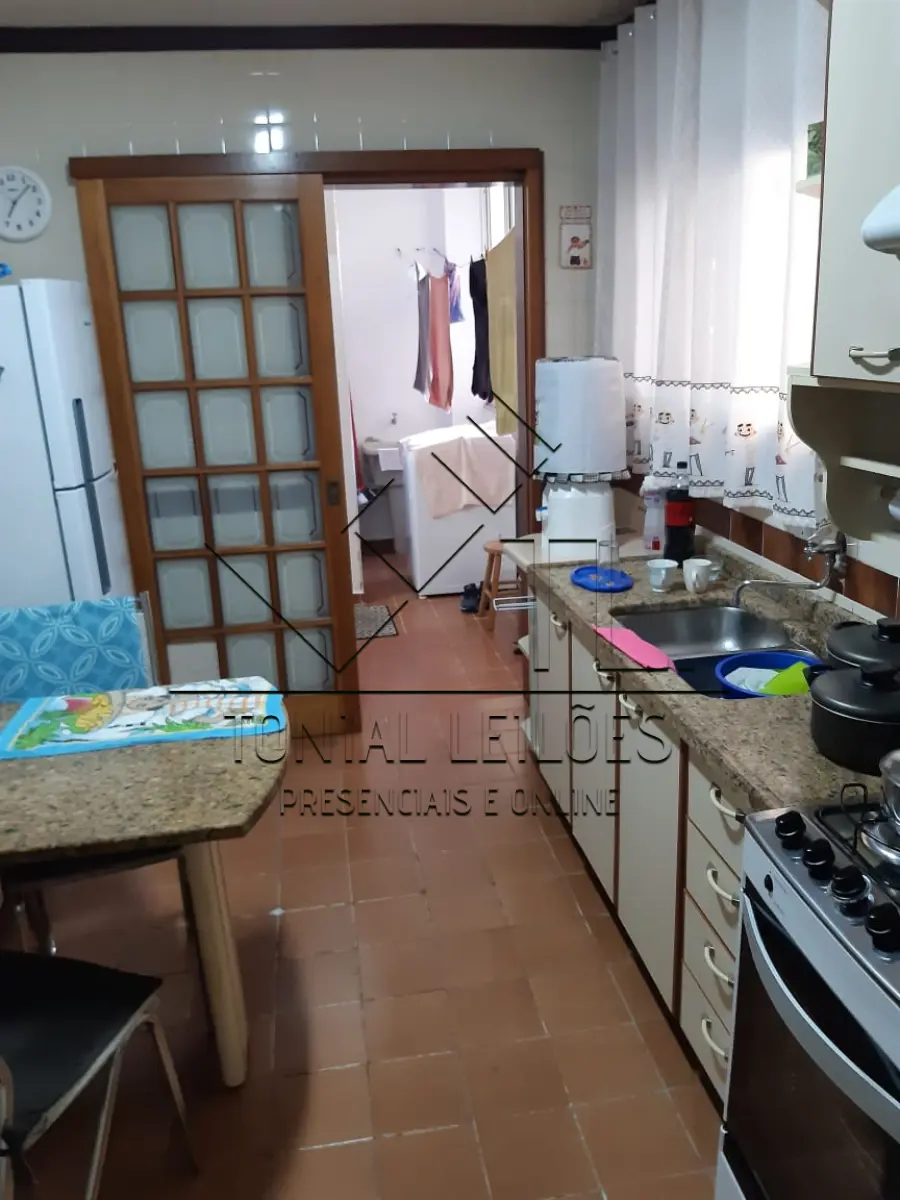 LOTE 000 - Direitos e Ações sobre apto 403, Dom Pedro II, 912.