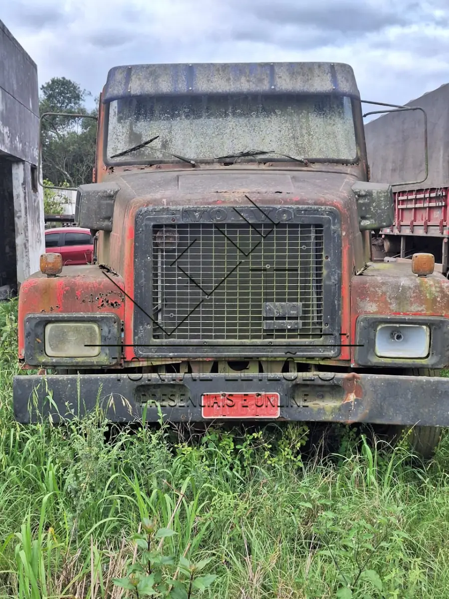 LOTE 000 - Caminhão Trator Volvo/N10 Turbo II