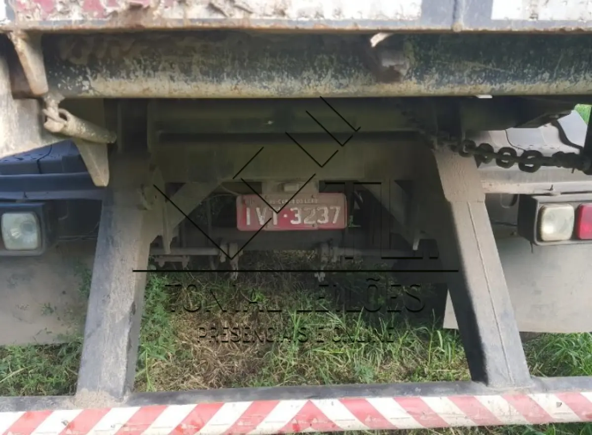 LOTE 003 - SEMI - REBOQUE