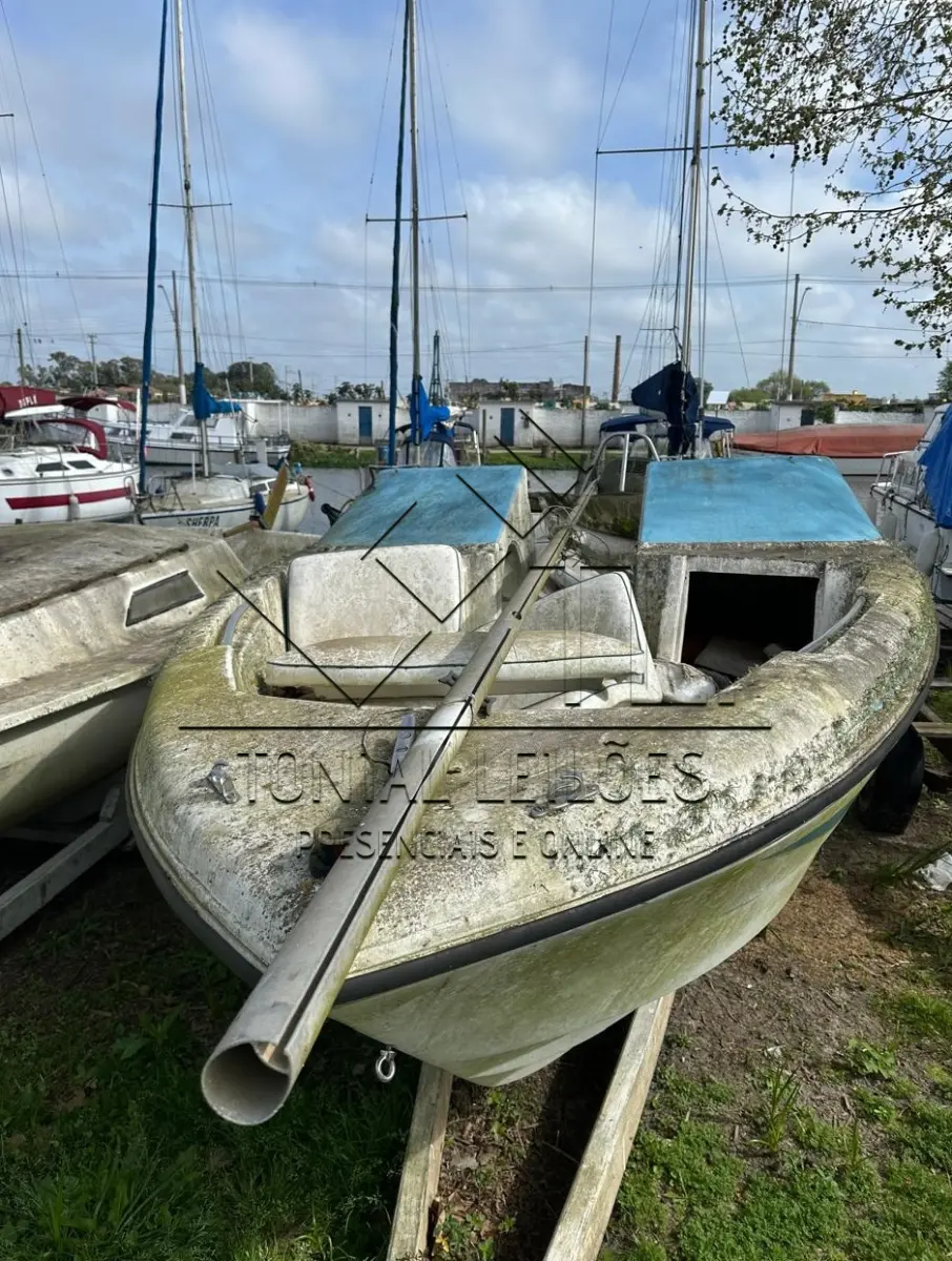 LOTE 000 - LANCHA YAVEH