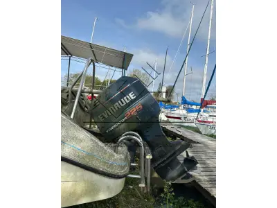 LOTE 000 - LANCHA YAVEH