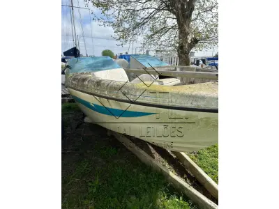 LOTE 000 - LANCHA YAVEH