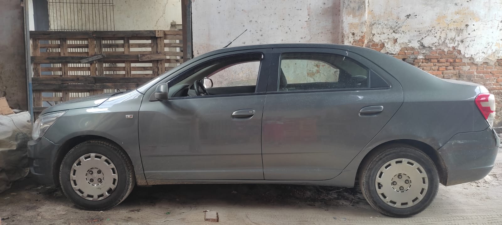 CAMINHÃO M BENZ L1113 E COBALT 1.4 LT