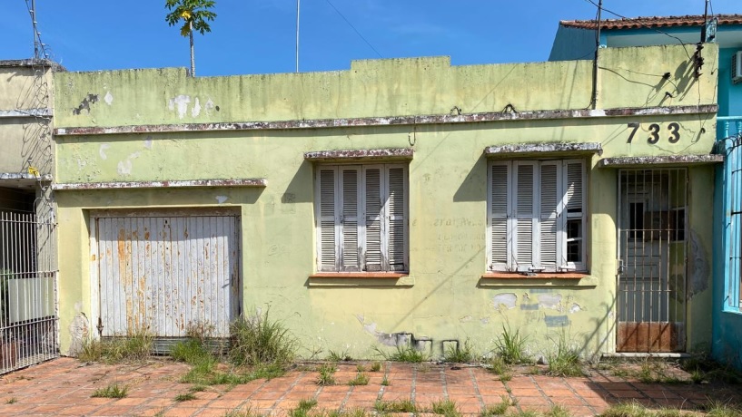 CASA - RUA RAFAEL PINTO BANDEIRA 733- PELOTAS - RS